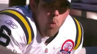 Mark Sanchez eating a hot dog on the Jets sideline