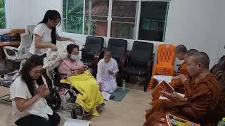 ພຣະລາວ 3 ອົງ ສວດມົນໃຫ້ເເມ່ຕູ້