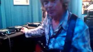 Tony Franklin plays with the SWR headlite & amplite