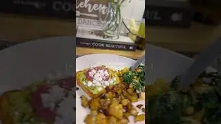 Brunch is simple! 👏🏽❤️ ✨#easyveganrecipes ##fypfood ##plantbasedrecipes