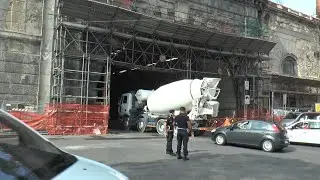 Si sgretola la Galleria della Vittoria: traffico in tilt a Napoli