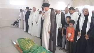 سماحة  السيد مصطفى الساده يؤدي الصلاة على الفقيد الخطيب السيد صالح الساده (أبوعلوي) رحمه الله
