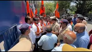 MNS activists hold protest against St Mary&rsquo;s school for fraudulent admission process