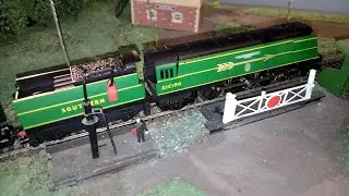 Hornby Trains R374 21C166 SR Battle Of Britain Class Locomotive Spitfire 1981 Ticket To Ride Catalog