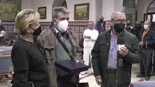 Homenaje del Círculo Comercial de Nerva al camarero Rafael González por su jubilación