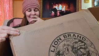 Lionbrand Yarn MYSTERY Box - OMG!! I'm SEEING GREEN 💚 The Joy of Yarn