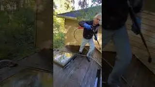 Cleaning gutters in Newtown CT
