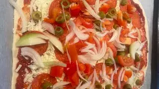 How to make homemade pizza 
