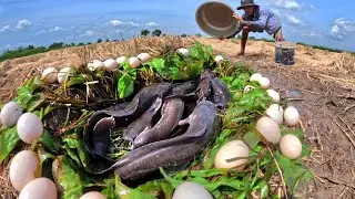 Oh Oh, Fishing skills pick duck eggs under the straw and catch fish by hand