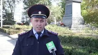 2019 10 24 Памятный камень возле памятника Платову пострадал в результате ДТП
