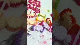 bombons!#croch&ecirc;s#diynatal #enfeitesnatalinos#chaveiros#gorro #ideiasdenatal#bombons#diycroch&ecirc; #natal