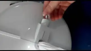 center- pull paper dispenser