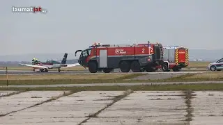 Flugnotfall: Kleinflugzeug legt am Linz Airport in H&ouml;rsching Bruchlandung hin