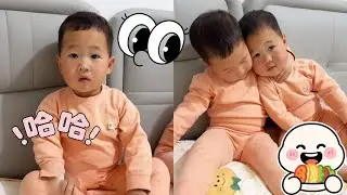 【超萌双胞胎】宝贝紧握糖果捂口袋，严肃脸教育妈妈：“你吃糖会牙疼！”，转头自己狂炫三颗还咂嘴