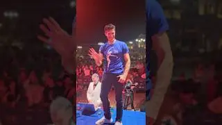 Roberto Bolle da clases de baile en el ciclo On Dance frente al Duomo di Milano - video Pablo Munini