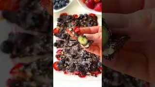 Easy Berry Chocolate Bark🤩 #healthydessert #glutenfree #chocolatebark #easydessert