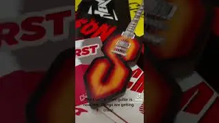 The Cool &ldquo;S&rdquo; Mini Guitar