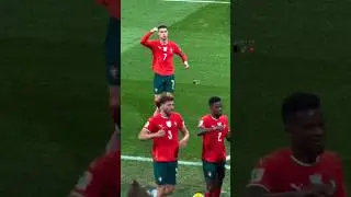 Ronaldo after R&uacute;ben Neves' goal 😂❤️