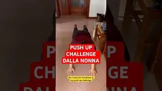FACCIO I PUSHUP DAVANTI A NONNA A NATALE #pushup #piegamenti #pushupchristmas #natale2025 #stunt #