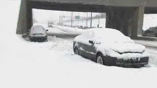 Snow shuts down Montreal highway