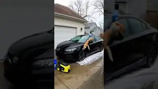 Dekho, Cat kaise enjoy kar rahi hai car wash karte time!😺 🚗💦.         #cute #cat #car #wash #funny