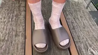 try on yeezy sildes