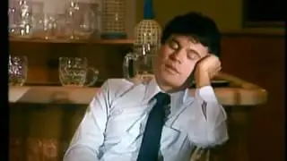 Juan Gabriel - No Vale La Pena (Video Oficial)