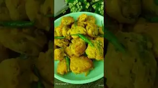 super tasty pyaj ke pakode. //😯 #shortsfeed #pakode #priyakichan😘
