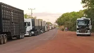 Fila enorme de caminh&otilde;es no Porto da Balsa - Caseara TO.