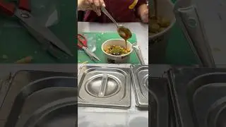 Samosa Singh ki samosa chaat 😱🔥#viralvideo #shortsfeed #ytshorts #foodblogger #viralshort