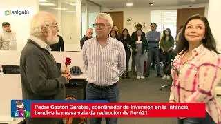 Padre Gast&oacute;n Garatea bendice redacci&oacute;n de Per&uacute;21