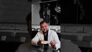 В моём баре нет менеджера, администратора и хостес.