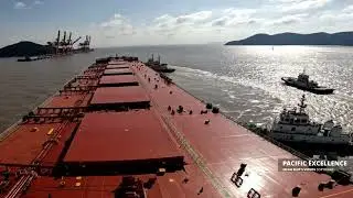 Pacific Excellence | Maneuvering alongside the VLOC