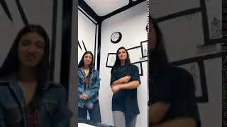 Charli and Dixie D&rsquo;Amelio dancing together