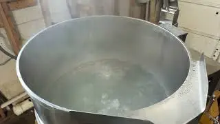 Groen 60 gallon electric kettle boiling water