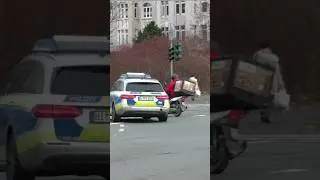 [Beinah Unfall] FUSTW der Autobahnpolizei baut fasst ein #Unfall mit dem Roller #auto