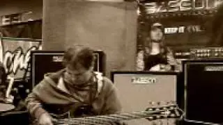 Garry Goodman plays Hagstrom HB-8 bass@NAMM.mov