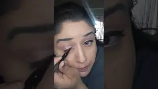 Applying liquid liner #makeup #beauty #eyeliner #liquideyeliner