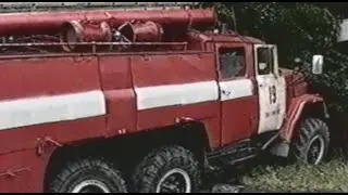 Пожарная машина снесла киоск с мороженым