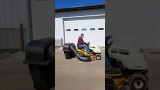 Cub Cadet LT1050 Lawn Tractor with 3 bag bagger attachment