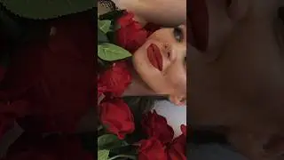 Lady in red roses🌹