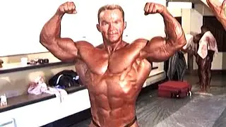 Grant Mayo backstage - Men 3 Runner-up - NABBA Worlds 2000