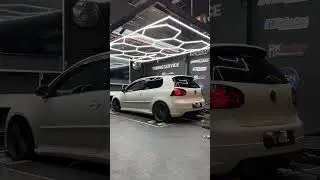 Wat blijven dit toch een prachtige auto toch?? Volkswagen GOLF 5 GTI met handbak!.