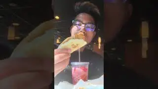 Taco Bell Chicken Sandwhich & Wild Strawberry Lemonade Freeze | Review | RealistEats #shorts