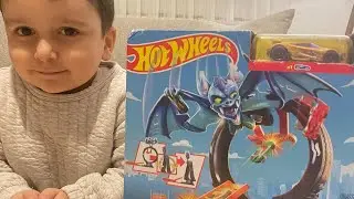 HOT WHEELS BAT LOOP ATTACK (YARASA D&Ouml;NG&Uuml; SALDIRISI) CİHANGİRLE YENİ KUTU A&Ccedil;ILIMI YAPTIK, BEĞENDİK🥳