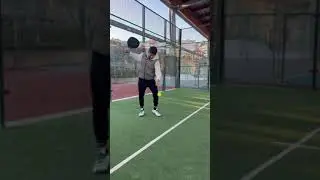 5 Consejos Expertos para Mejorar Tu Saque en P&aacute;del: Aprende a Sacar como un Profesional