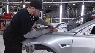 Tesla temporarily halts Model 3 production