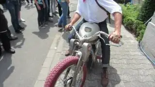 Starten einer uralten Opel Motoclub Klassikertreffen Opelvillen 2015