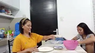 Naggawa at nagluto ng lumpiang isda 