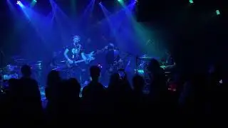 Pinholes, Fluturi pe Asfalt, Nava Mamă. O premieră spectaculoasă (2). La Club Control